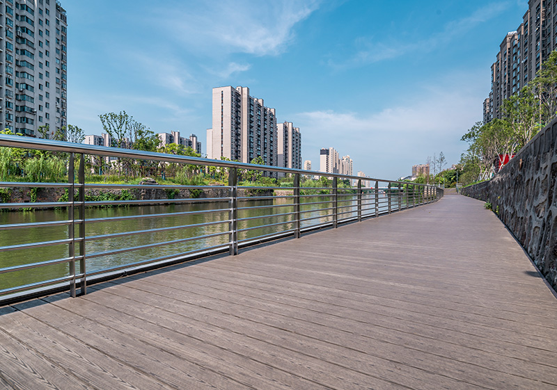 西横河岸边栈道